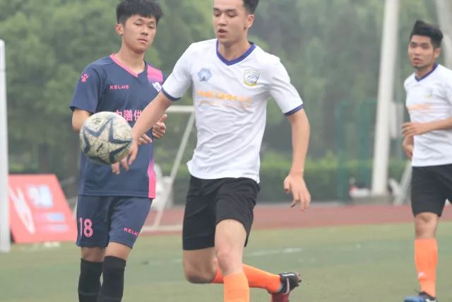 官方：曼城签下纽约城左后卫麦克法兰