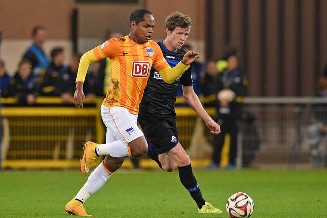 近五百名羽球女将西安过招 全民健身乐享运动之趣